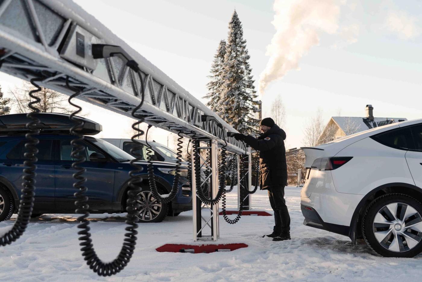eRail in use in a snowy car park